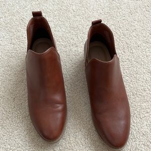 Universal Thread, size 9, brown booties.